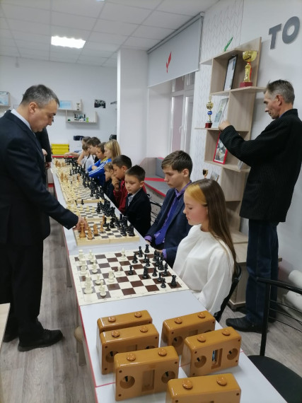 Шахматисты Айской школы приняли участие в открытии шахматного клуба в с. Алтайское.
